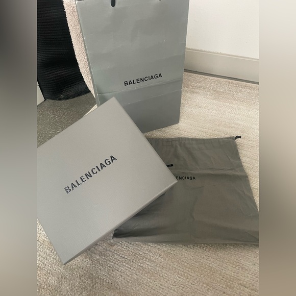 Le Cagole XS Shoulder Bag in black Arena lambskin, aged-silver hardware - Picture 9 of 16